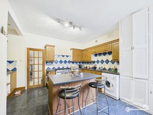 Kitchen/Breakfast Room- click for photo gallery